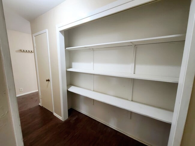 Building Photo - Great 3/2 Single Family Home in Casa Linda