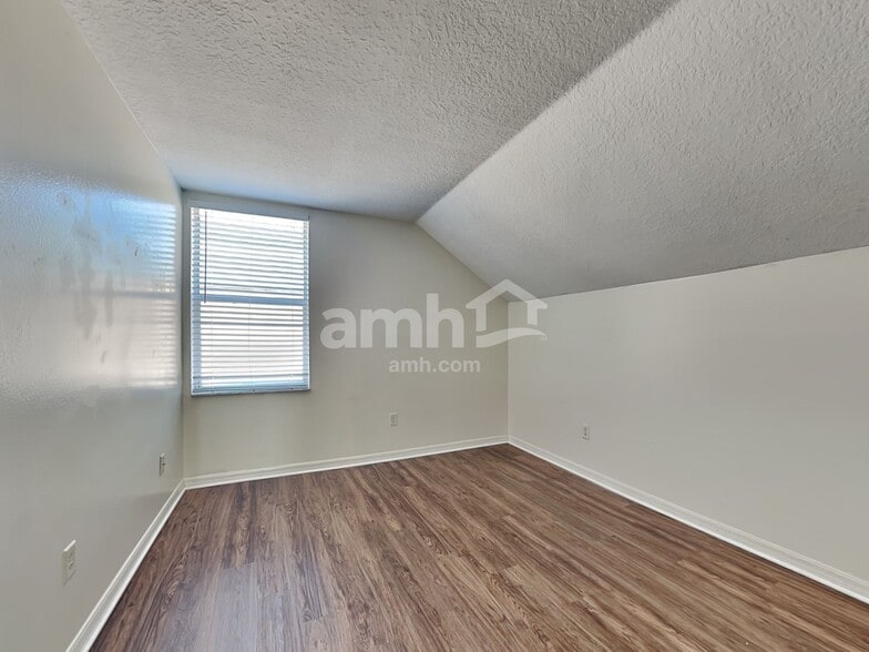 Building Photo - 6516 Summer Cove Dr