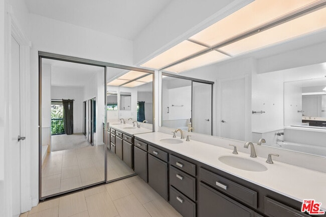 Building Photo - 13044 Mindanao Wy