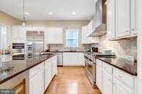 Building Photo - 711 McKenzie Ave