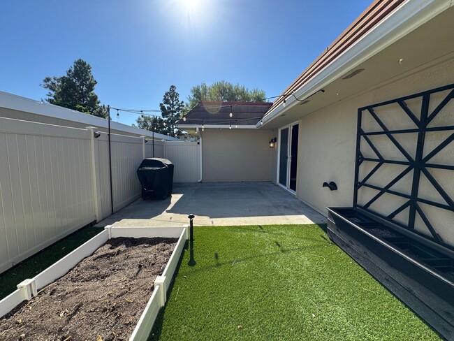 Building Photo - Beautiful Modern 3BD/2BA Home with AC & Pr...