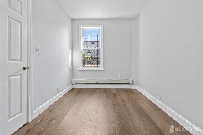 Building Photo - 126 Wade St