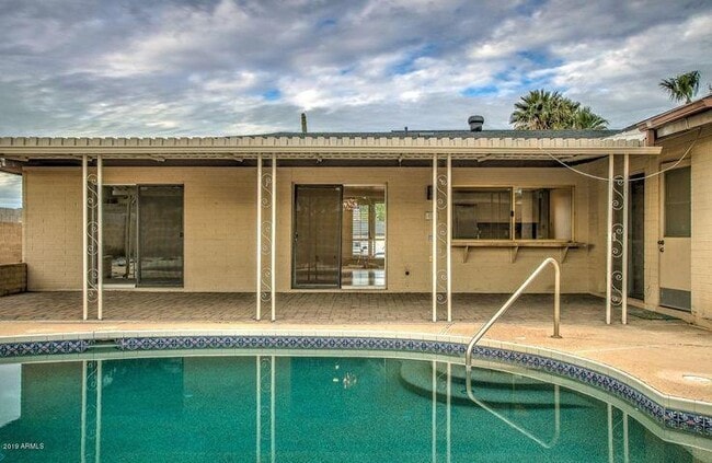 Building Photo - 6129 E Edgemont Ave