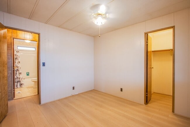 Building Photo - 55+ community 2 bed 2 bath