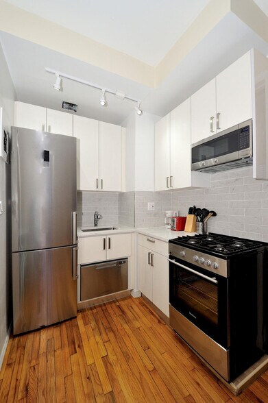 Building Photo - 237 Sullivan St