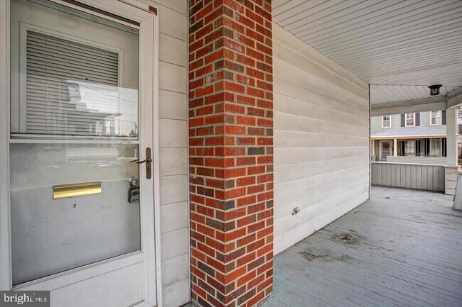 Building Photo - 230 W 2nd St