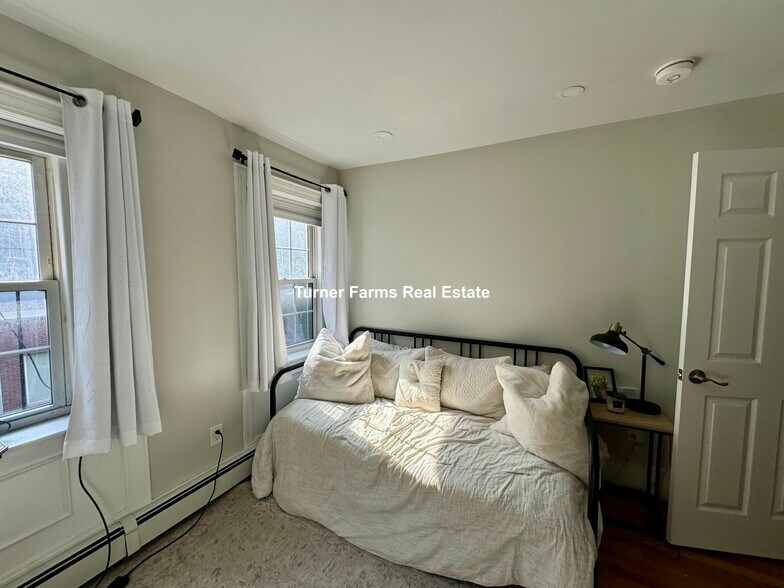 Building Photo - 91 Hudson St