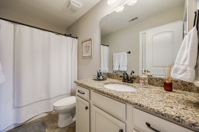 Building Photo - Stunning 4-Bedroom, 3.5-Bath Full Brick Ho...