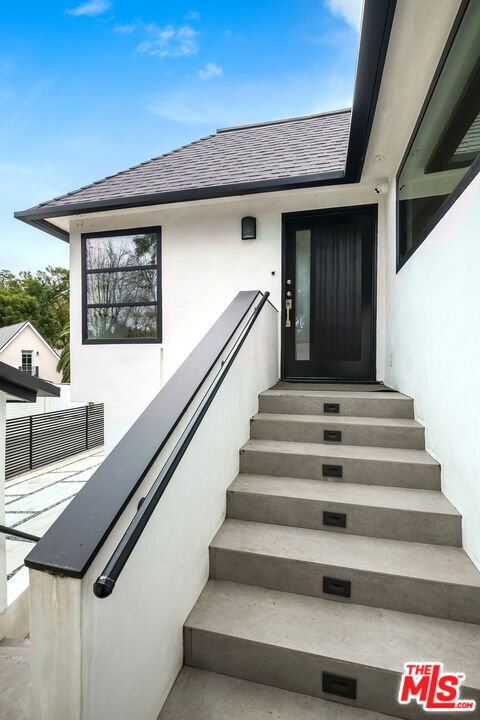 Building Photo - 13378 Contour Dr