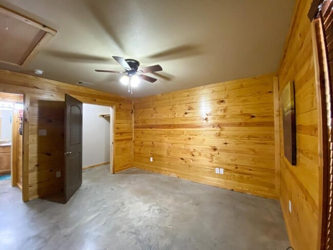 Building Photo - 1517 County Rd 706