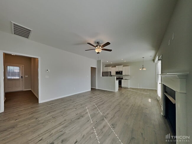 Building Photo - 320 Olde Pl