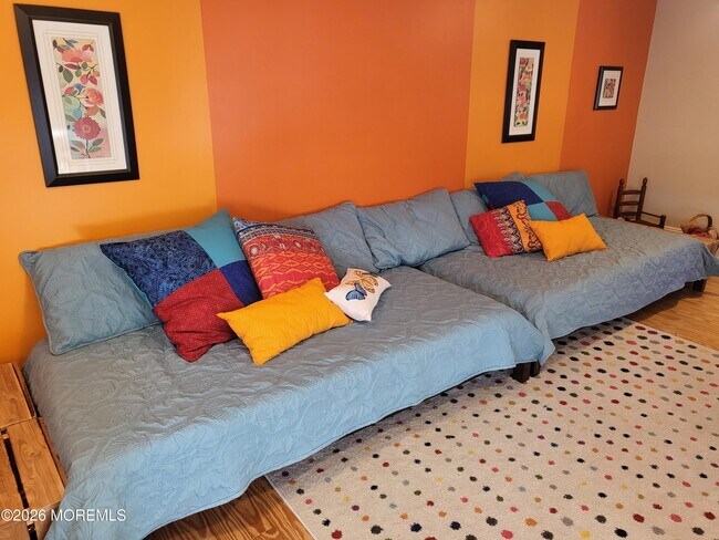 Building Photo - 80 Heck Ave