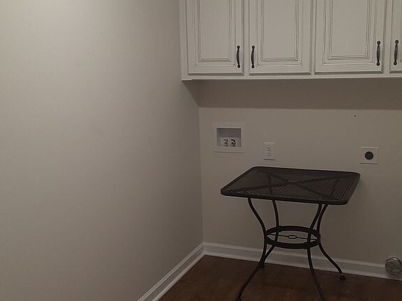 Building Photo - 625 Strawberry Dr