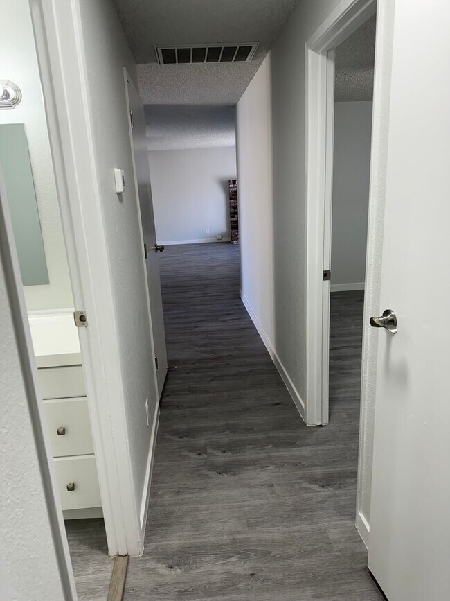 Building Photo - Stylish Modern 3 bed 2 bath house