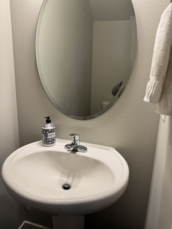 Building Photo - Furnished Hermiston Rental