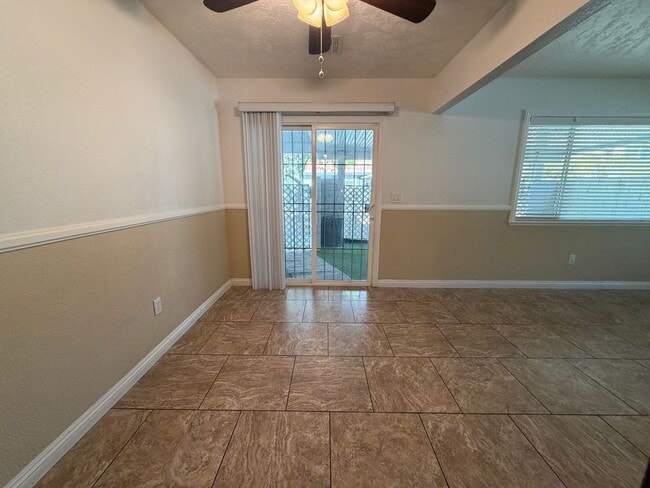 Building Photo - 1133 Willow Tree Dr