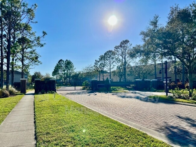 Building Photo - 16752 Cedar Crest Dr