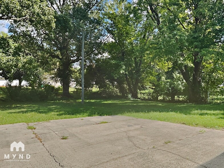 Building Photo - 3400 Pine Meadow Dr