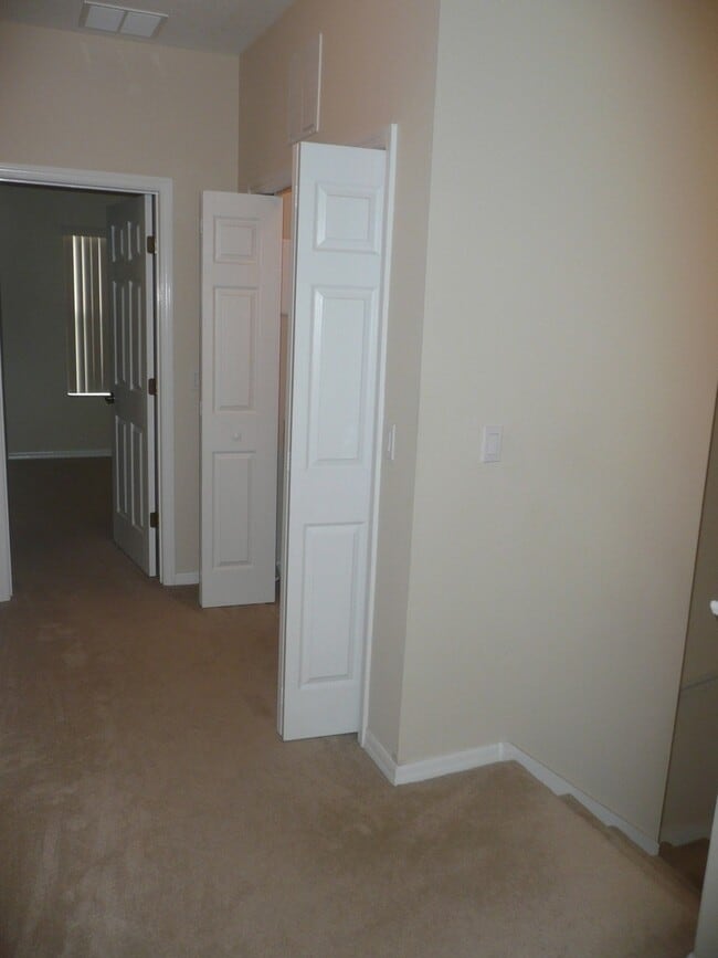 Building Photo - 808 Challis Point