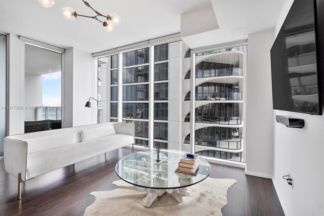 Primary Photo - 1040 Biscayne Blvd