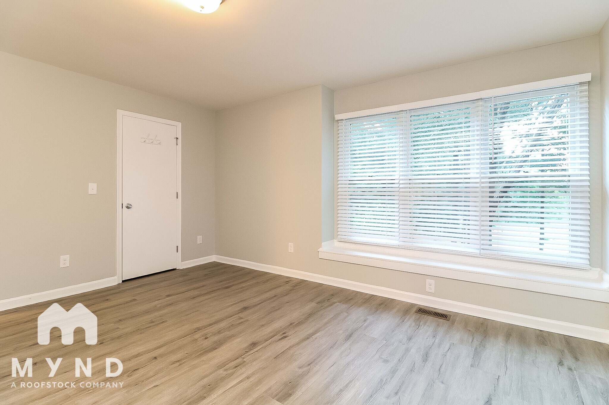 Building Photo - 5037 Huntingcreek Dr