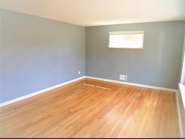 Building Photo - 516 Elmira St