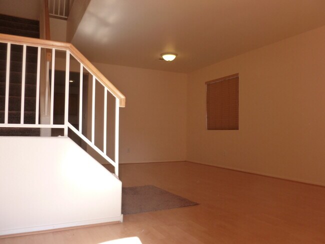 Building Photo - 1705 Encarta St
