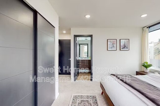 Building Photo - 9219 Linden Ave N