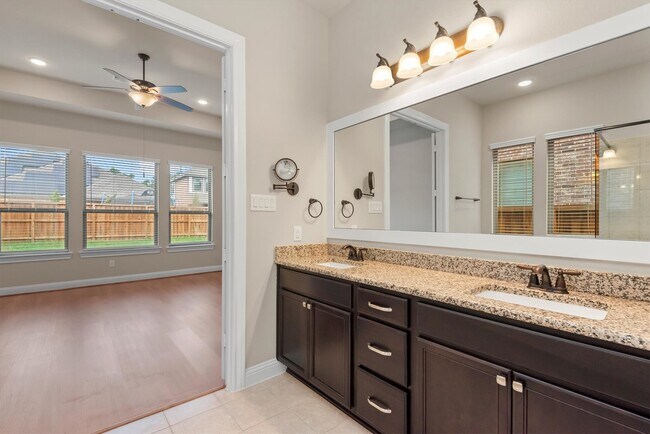 Building Photo - 4218 Davis Oak Dr