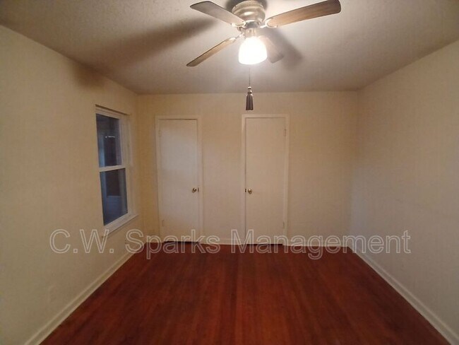 Building Photo - 3015 Avon St