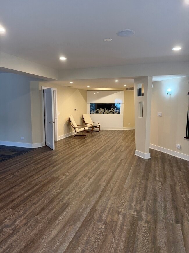 Building Photo - 525 Senon Dr