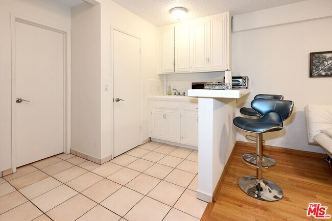 Building Photo - 3720 Vinton Ave