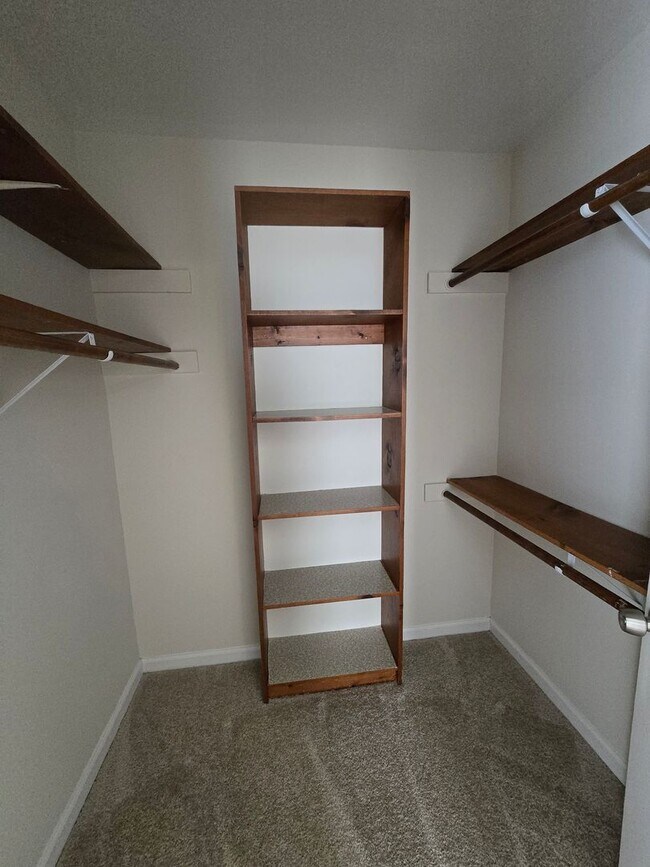 Building Photo - Meticulously Kept 2BR, 3BA Townhome with D...
