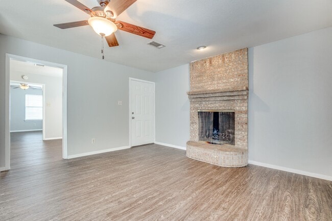 Building Photo - 629 Park Ln