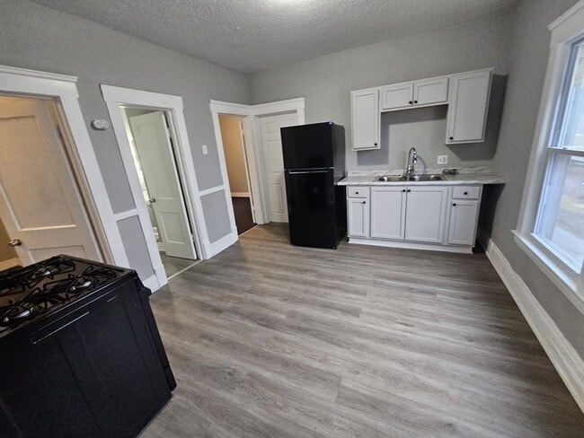 Building Photo - 4110 E 64th St