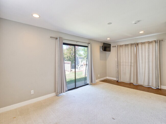 Building Photo - 603 Foxhaven Plz