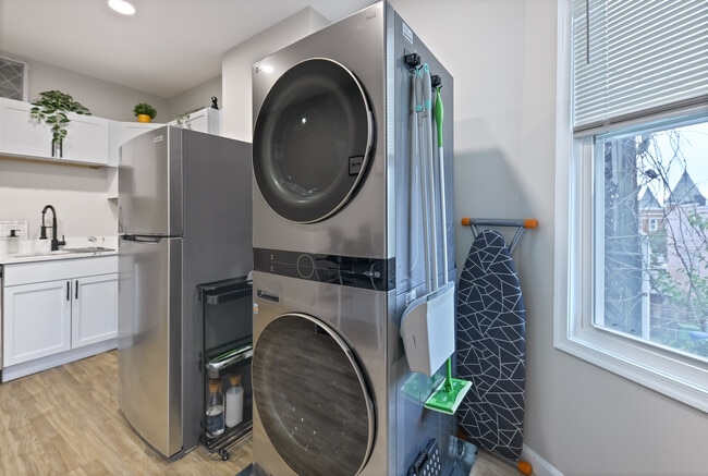 Building Photo - 3022 Auchentoroly Ter