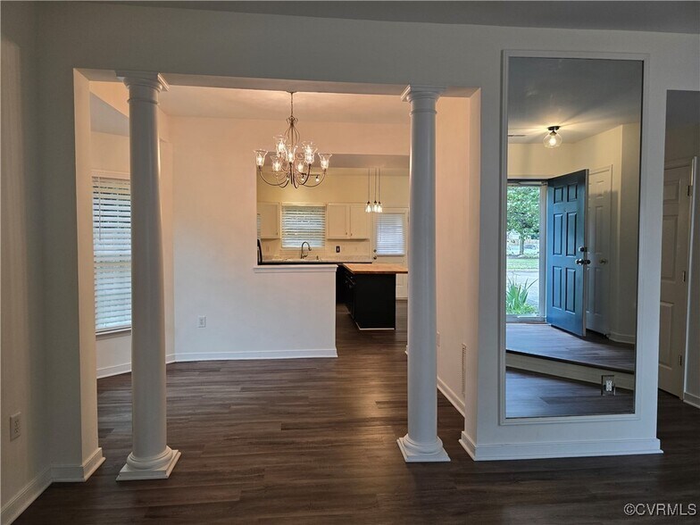 Building Photo - 10741 Mountain Ash Dr