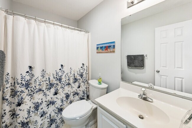 Building Photo - 568 Pinehurst Ln