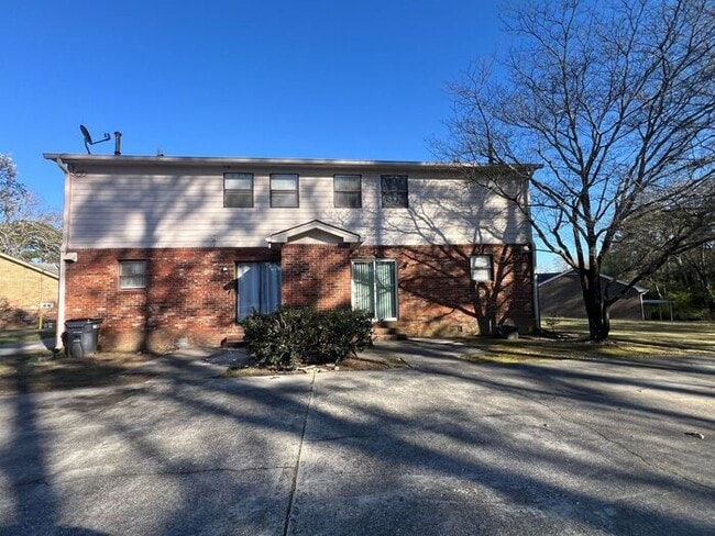 Building Photo - Finally a 2 bedroom 1.5 bath townhome READY NOW!