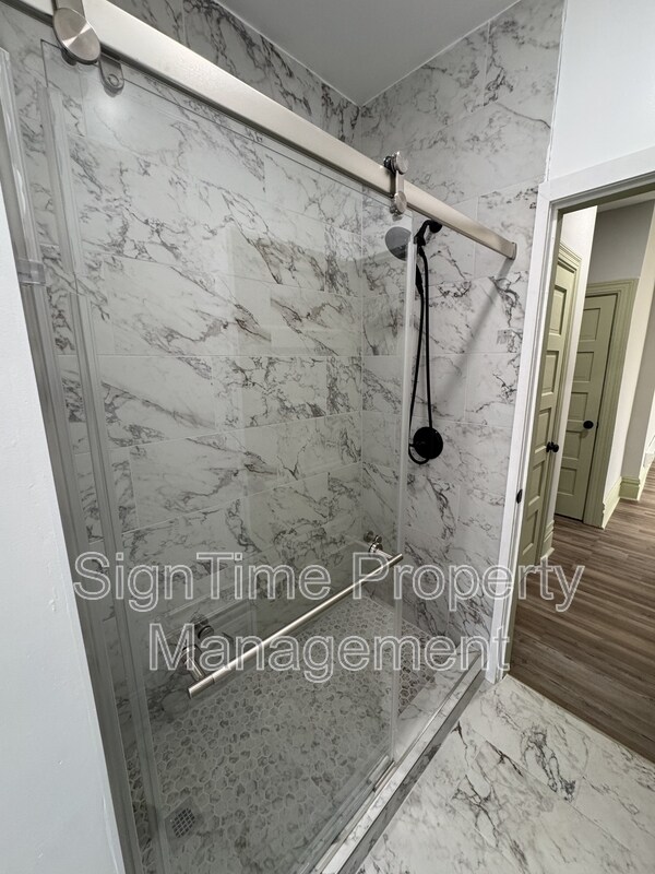 Building Photo - 25 Wayside Ave