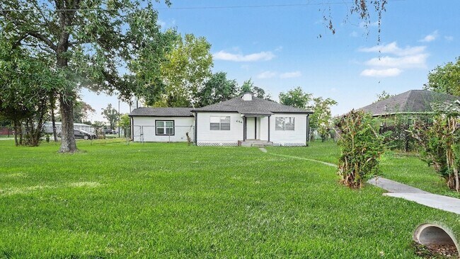 Building Photo - 654 Ridge Dr