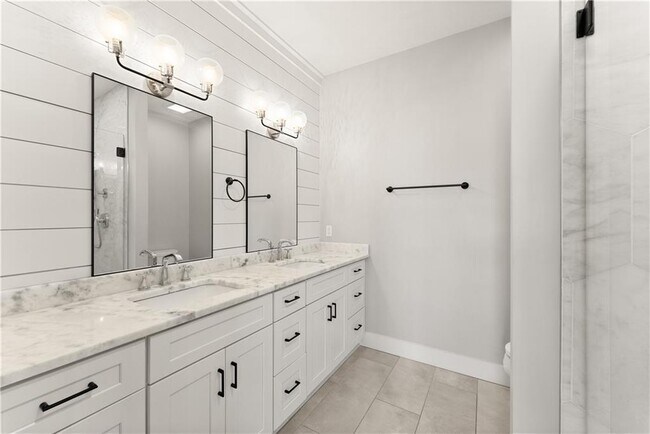 Building Photo - 35 Cottonwood St