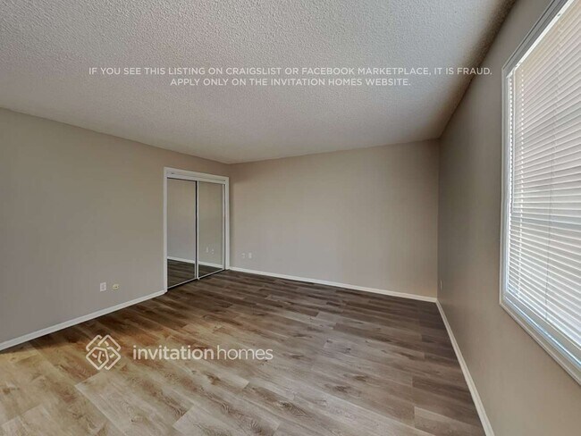 Building Photo - 1425 E 97th Pl