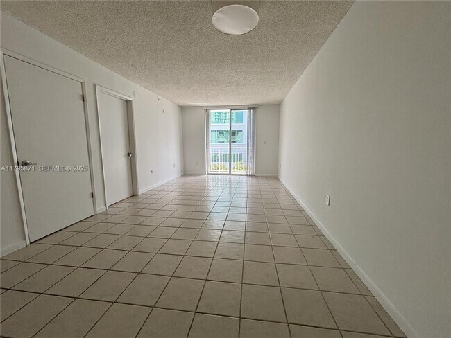 Building Photo - 126 SW 17th Rd