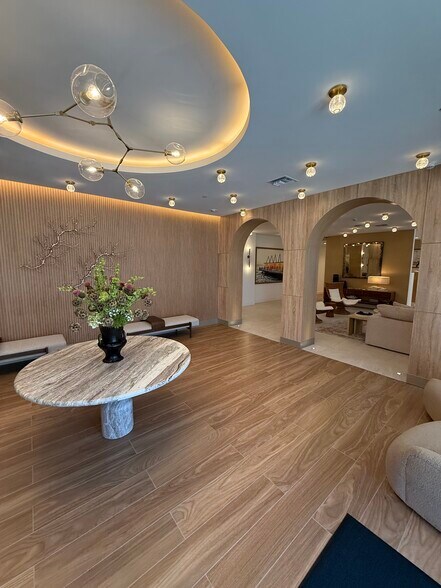 Building Photo - 830 SW 9th Ct