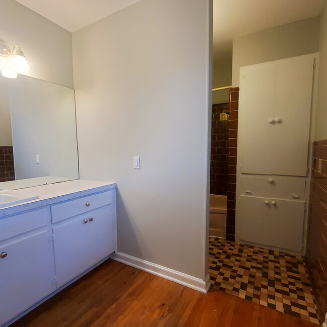 Building Photo - 3631 Royal Crest Dr