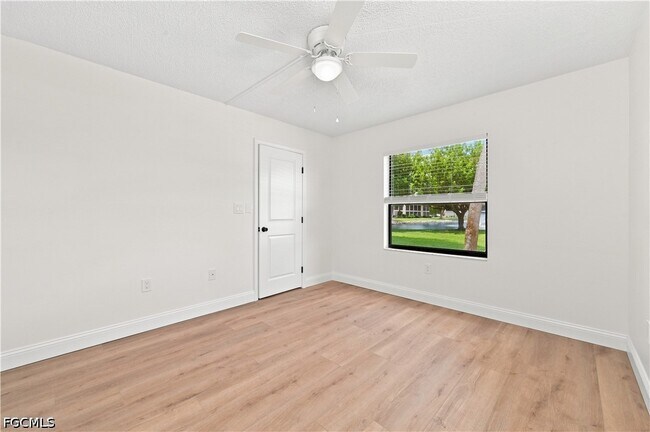 Building Photo - 9261 Central Park Dr