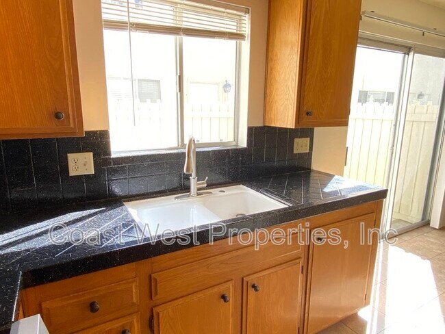 Building Photo - 1280 Goshen St