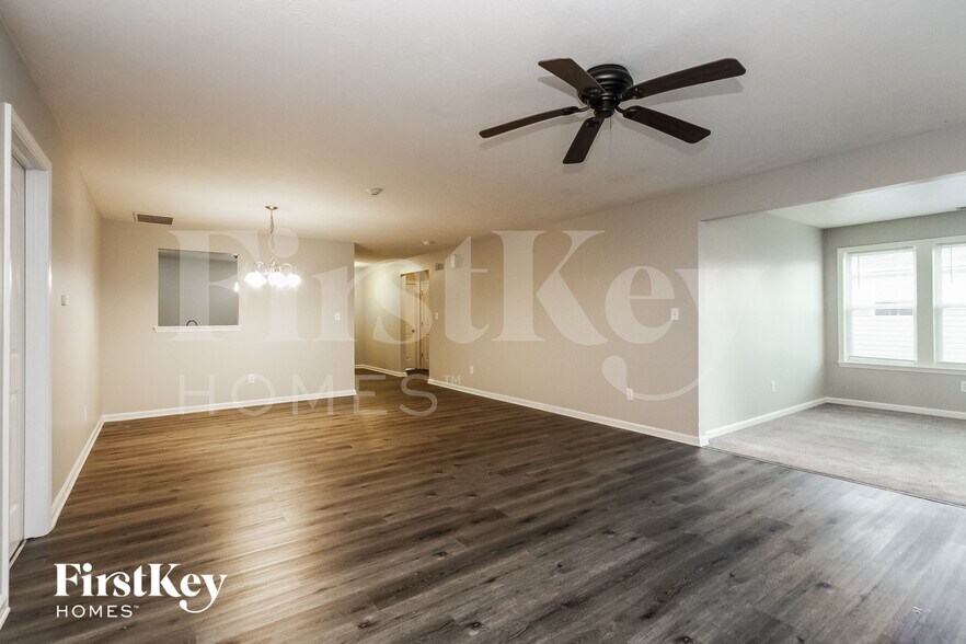 Building Photo - 5602 Wild Horse Dr